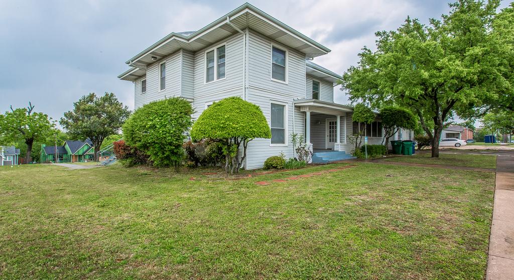 708 S Tennessee Street, McKinney, Texas 75069 Office Building For Sale