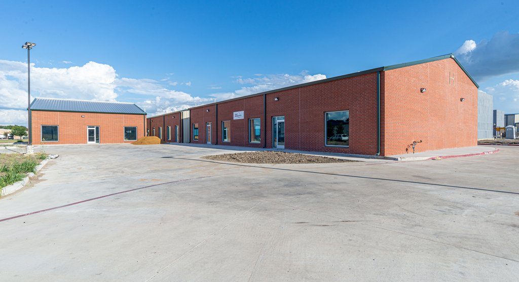 416 & 418 Power House St., McKinney, Texas 75071 Office / Warehouse