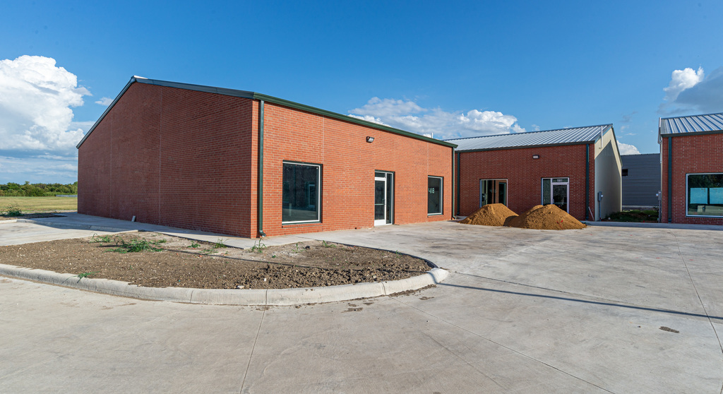 416 & 418 Power House St., McKinney, Texas 75071 Office / Warehouse